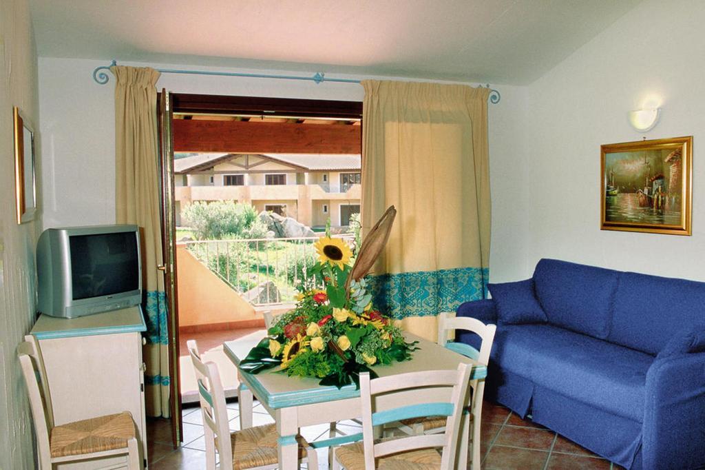 Aparthotel Le Corti Di Marinella à Marinella  Extérieur photo