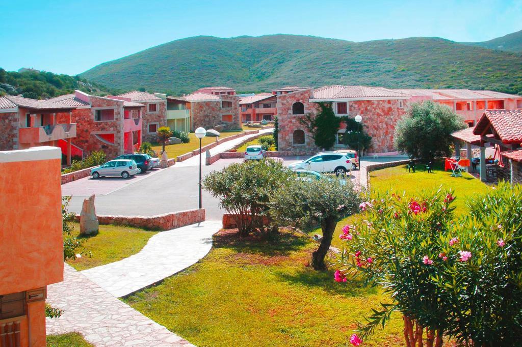 Aparthotel Le Corti Di Marinella à Marinella  Extérieur photo