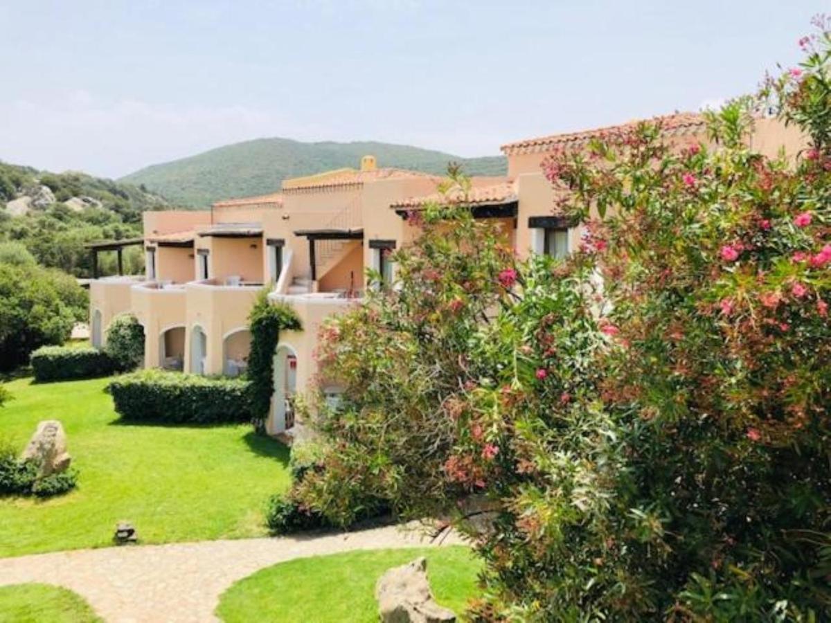 Aparthotel Le Corti Di Marinella à Marinella  Extérieur photo