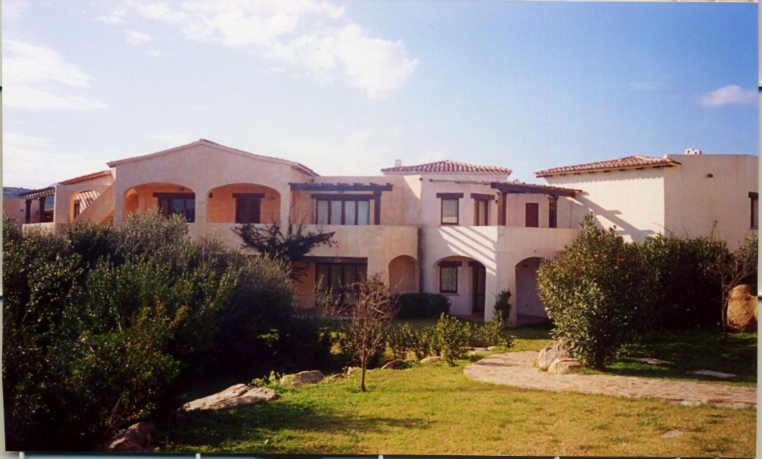 Aparthotel Le Corti Di Marinella à Marinella  Extérieur photo