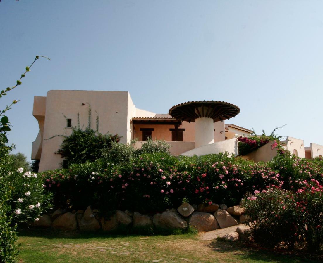 Aparthotel Le Corti Di Marinella à Marinella  Extérieur photo