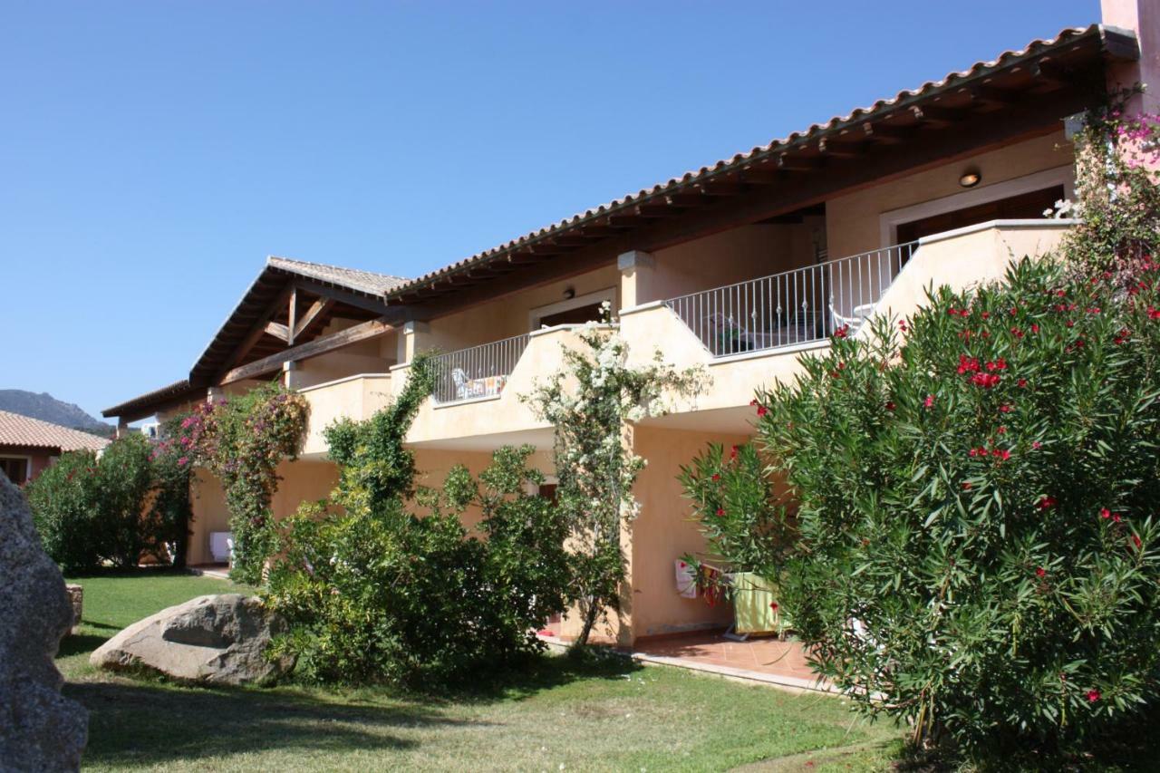 Aparthotel Le Corti Di Marinella à Marinella  Extérieur photo
