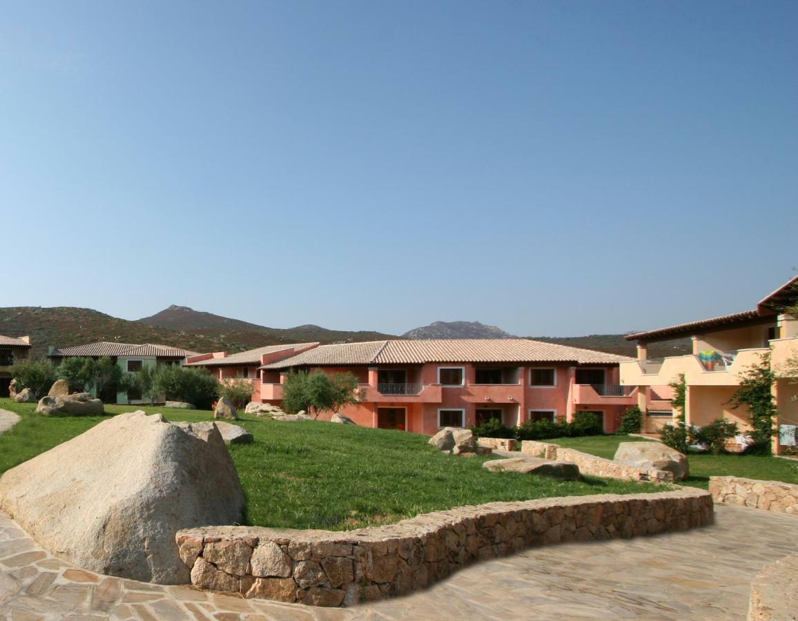 Aparthotel Le Corti Di Marinella à Marinella  Extérieur photo