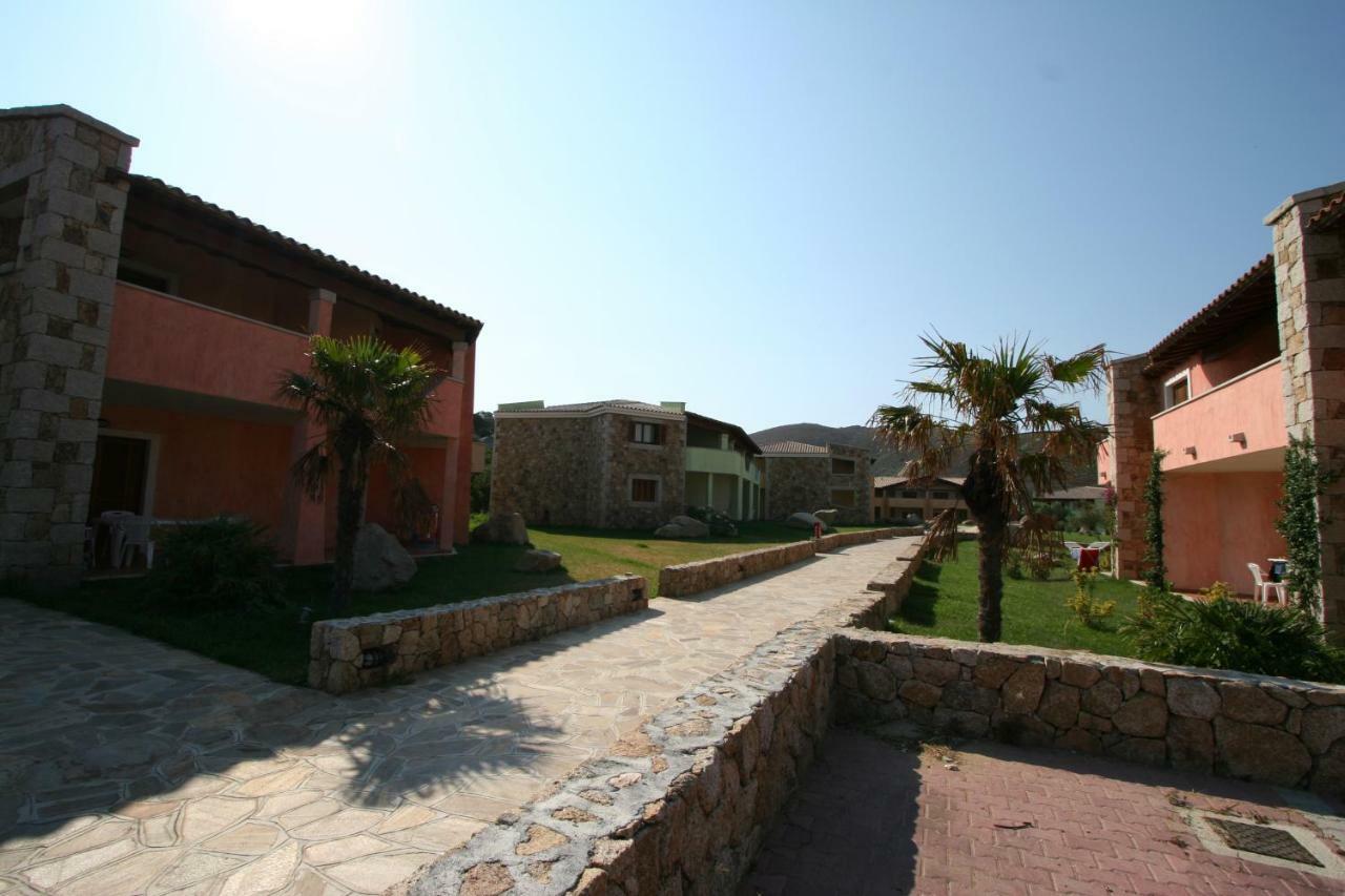 Aparthotel Le Corti Di Marinella à Marinella  Extérieur photo
