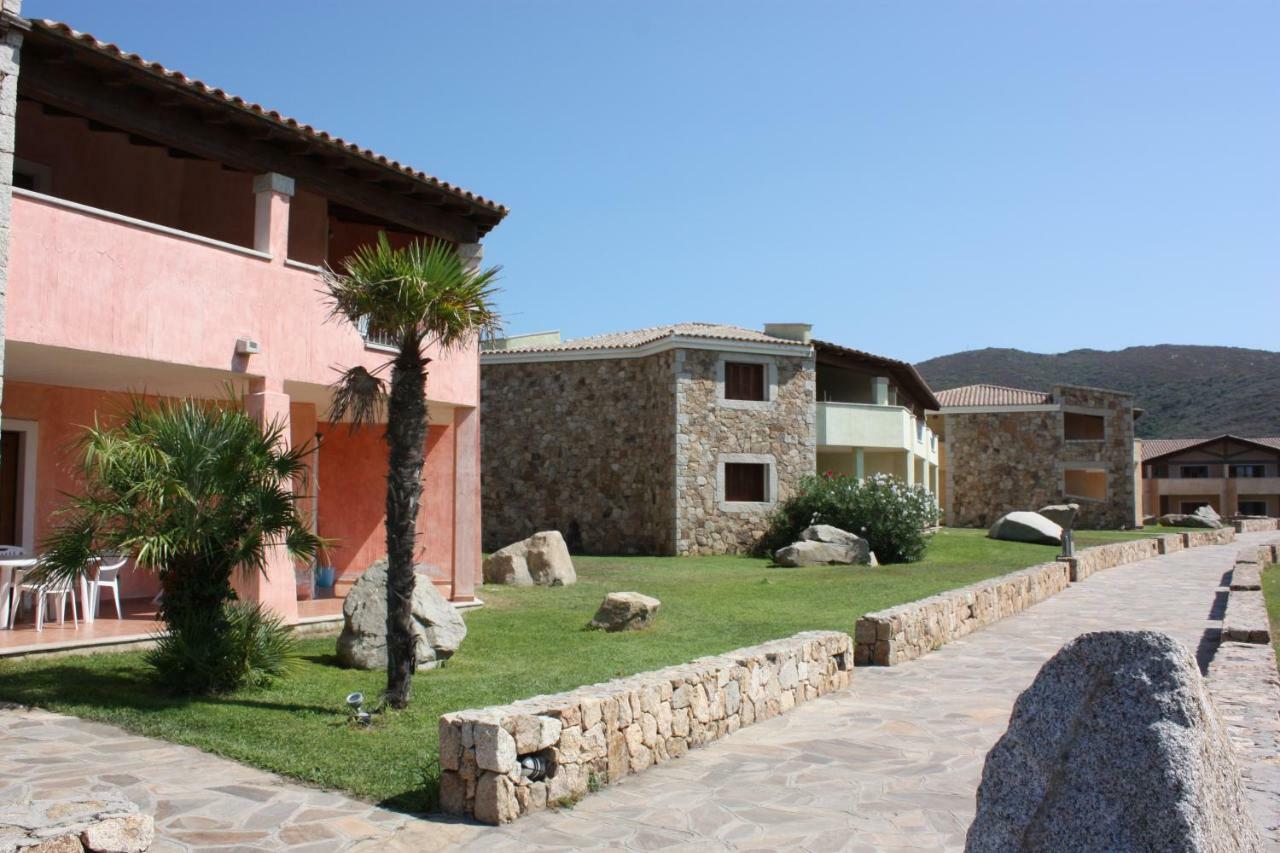 Aparthotel Le Corti Di Marinella à Marinella  Extérieur photo
