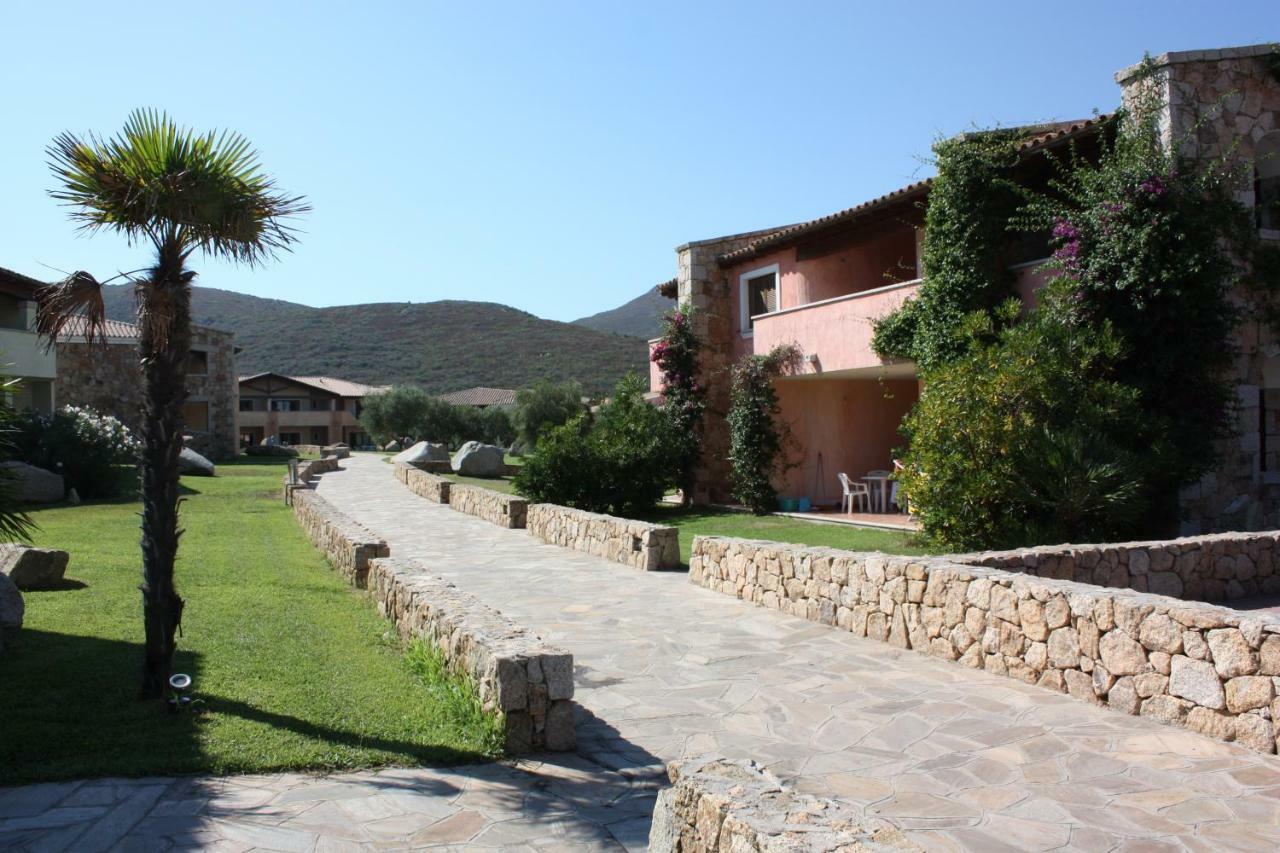 Aparthotel Le Corti Di Marinella à Marinella  Extérieur photo